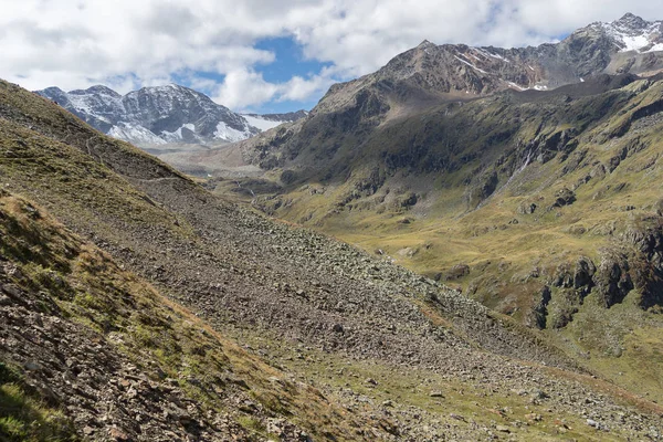 Πράσινοι Λόφοι Και Βουνά Στις Άλπεις Για Πεζοπορία Και Πεζοπορία — Φωτογραφία Αρχείου