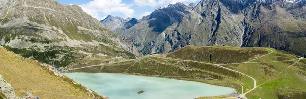 Senderismo Montaña Trek Con Lago Azul Atracción Agua — Foto de Stock