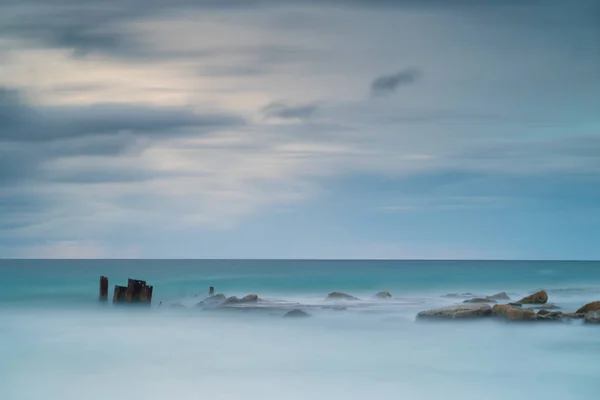 Dramatik Bulutlar Dalgalar Günbatımı Deniz Manzaralı Güçlü Rüzgar — Stok fotoğraf