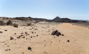 Çöl manzaraları ve İsrail 'de yürüyüş.