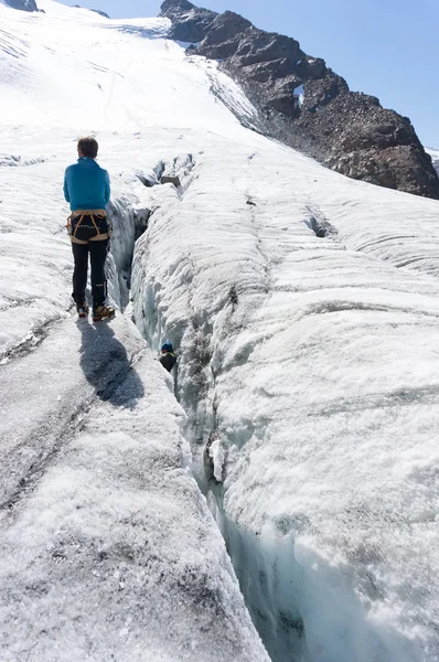 Senderismo Cima Montaña Nieve Glaciar Extrema Caminata —  Fotos de Stock