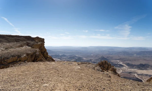 Çöl manzaraları ve İsrail 'de yürüyüş.