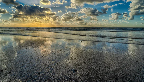 Colorfull sunset on Mediterranean beach of Israel — Stock Photo, Image