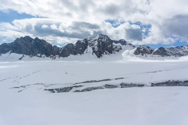 Горный ландшафт в Альпах — стоковое фото