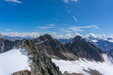 Tyrol Alpleri'nde yüksekliği dağ manzarası