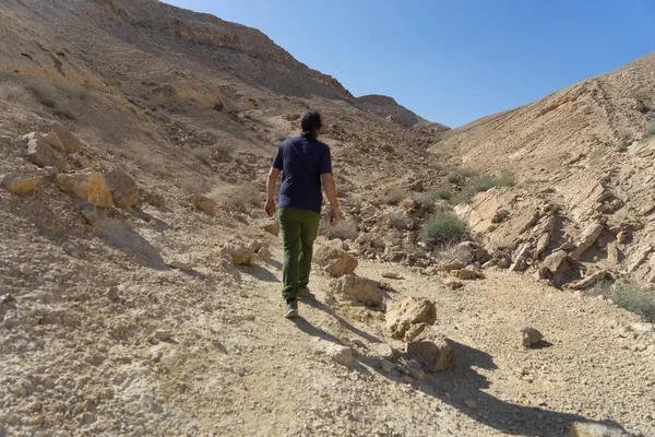 Πεζοπορία στην έρημο Negev του Ισραήλ — Φωτογραφία Αρχείου