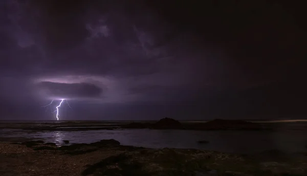 Gewitter am Mittelmeerstrand — Stockfoto