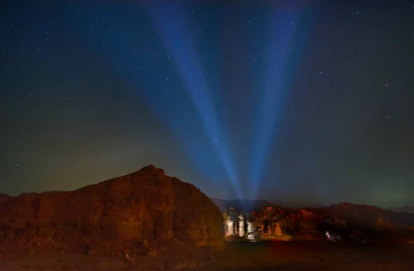 Solomon säulen nachts in timna, israel — Stockfoto