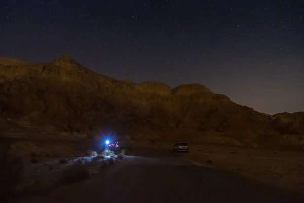 Paisaje nocturno en el desierto vista romántica — Foto de Stock