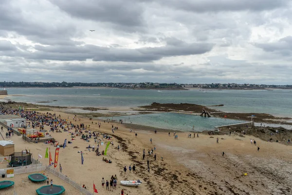 Maré baixa em San Malo visita de viagem — Fotografia de Stock