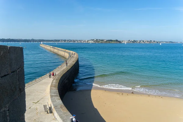 San Malo Mimari Caddelerinde Kale Turizminde Seyahat — Stok fotoğraf