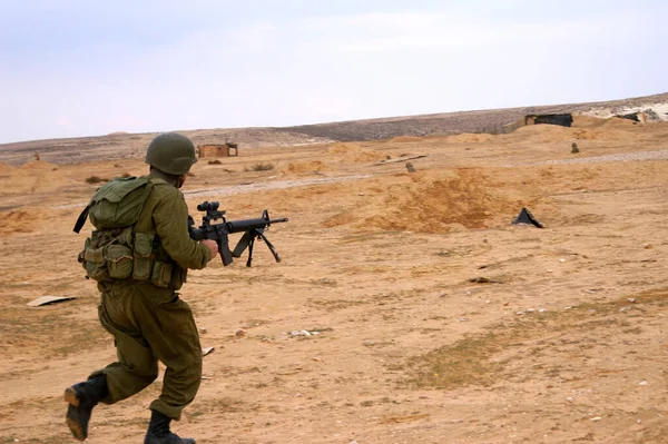 Israelische Soldaten Greifen Schlachtfeld Militärübung Stockfoto