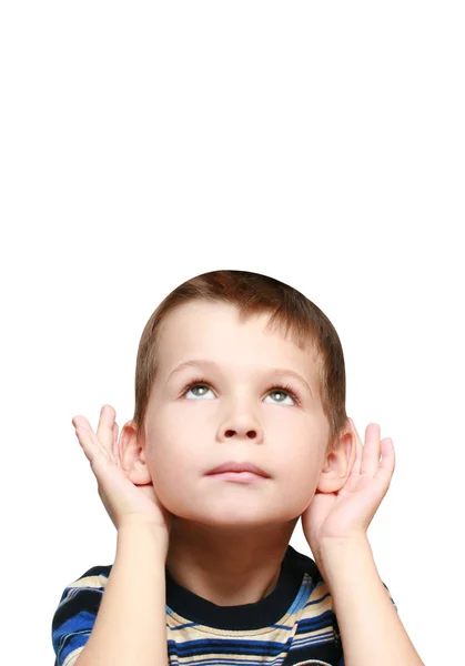 Niño mira hacia arriba y escucha — Foto de Stock