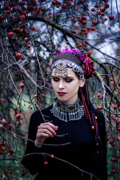 Tribal Woman Portrait Outdoors Autumn Trees Close Beautiful Tribal Woman — Stock Photo, Image