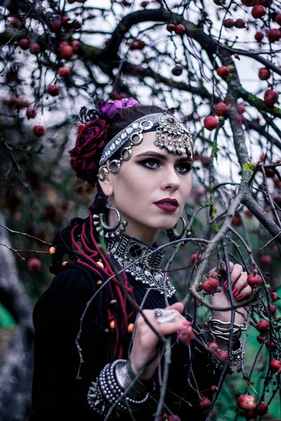 Tribal Woman Portrait Outdoors Autumn Trees Close Beautiful Tribal Woman — Stock Photo, Image