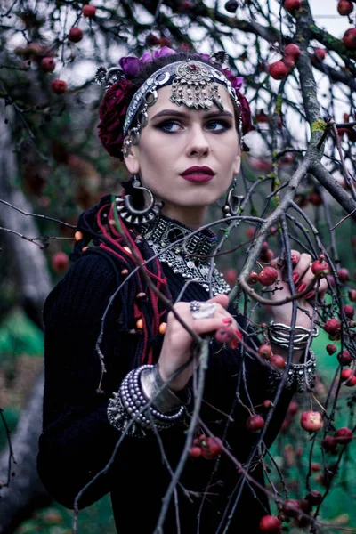 Tribal Woman Portrait Outdoors Autumn Trees Close Beautiful Tribal Woman — Stock Photo, Image