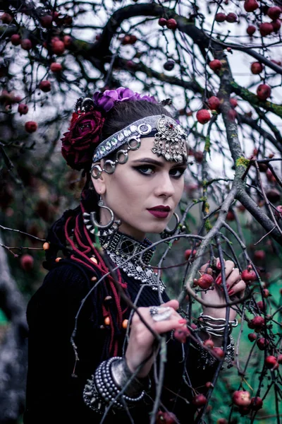 Tribal Woman Portrait Outdoors Autumn Trees Close Beautiful Tribal Woman — Stock Photo, Image