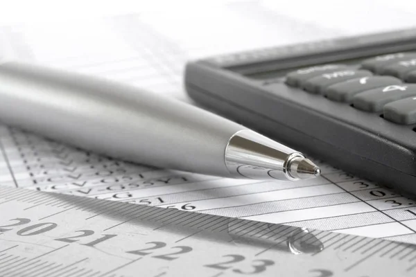 Geschäftshintergrund Mit Tisch Stift Und Taschenrechner — Stockfoto