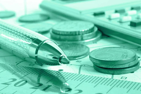 Finanzielle Hintergründe Mit Geld Taschenrechner Lineal Grafik Und Stift — Stockfoto