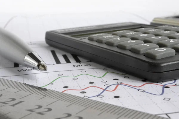 Tło Biznesowe Wykresem Linijką Długopisem Kalkulatorem — Zdjęcie stockowe