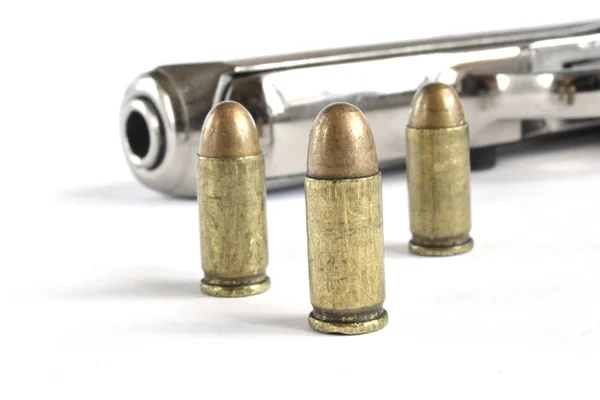 Pistool en munitie — Stockfoto