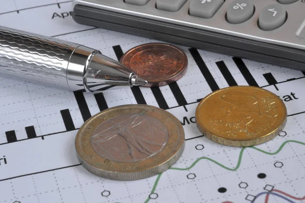 Graph and coins — Stock Photo, Image