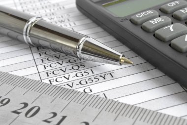 Tablo, cetvel ve hesap makinesi