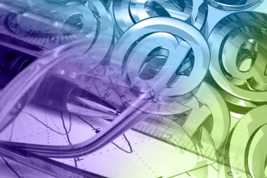 Posta, grafik ve kalem içeren iş kolajı.