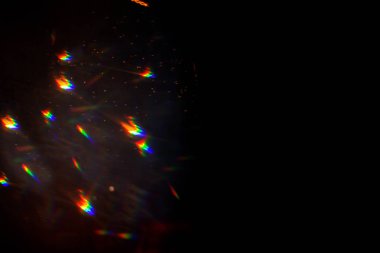 siyah bir arka plan, renkli bir gökkuşağı bokeh