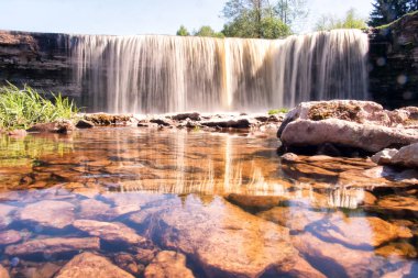 Jagala watrefall güzel manzarasına. Estonya