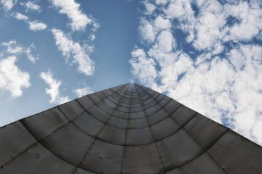 gökyüzü demir yolu