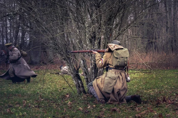 Эстонские Солдаты Атакуют Лесу 1918 Год — стоковое фото