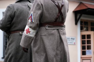 ceket kolları üzerinde tıbbi astarlar