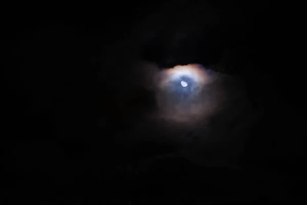 Lune Brille Sur Ciel Nuageux — Photo