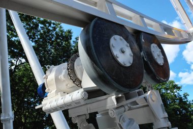 Dönme dolabın mekanizmasının bir parçası.