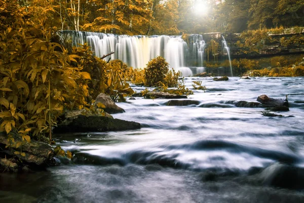 Neobvyklý Nádherný Výhled Krásný Vodopád — Stock fotografie
