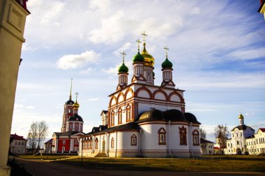 Rostov şehrindeki Trinity-Sergius Varnitsky manastırı. Yaroslavl bölgesi, Rusya