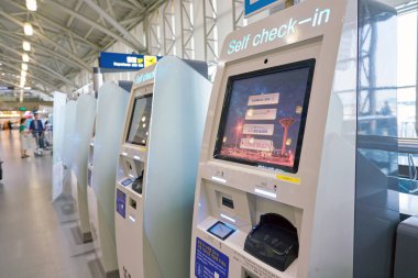 Busan, Güney Kore - Mayıs, 2017 yaklaşık: kendini iade kiosklar Gimhae Uluslararası Havalimanı, dış hatlar terminali.