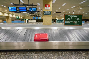 Milano Malpensa, İtalya - Kasım, 2017 yaklaşık: Bagaj alanı Milano Malpensa Havaalanı'nda iddia
