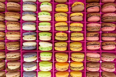 Macarons'ndeki bardak kadar kapatın
