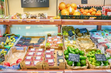 Rome, İtalya - Kasım 2017 yaklaşık: gıda Conad süpermarket Roma'da sergilenen.