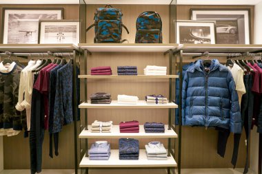 Rome, İtalya - Kasım, 2017 yaklaşık: ekranda bir ikinci amiral gemisi mağaza Rinascente Roma, giyim.