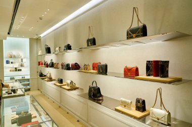 Rome, İtalya - Kasım, 2017 yaklaşık: Dior çanta ekranda bir ikinci amiral gemisi mağaza, Rinascente Roma oturup.