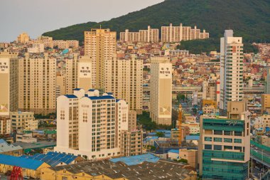 Busan, Güney Kore - Mayıs, 2017 yaklaşık: Busan Lotte Department Store üzerinden bir bakış. Eski Pusan bilinen Busan, Güney Kore'nin ikinci en çok kalabalık şehir Seul sonra olduğunu..
