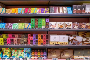 Rome, İtalya - Kasım, 2017 yaklaşık: bir ikinci amiral gemisi mağaza Rinascente Roma Merkezi'nde sergilenen ürünler çeşitli.