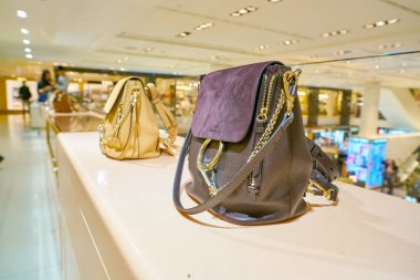 Milan, İtalya - Kasım, 2017 yaklaşık: çanta Rinascente ekranda. Rinascente yüksek kaliteli mağazaları oluşur.