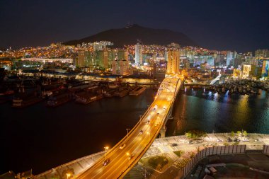 Busan, Güney Kore - Mayıs, 2017 yaklaşık: Busan Lotte Department Store üzerinden bir bakış. Eski Pusan bilinen Busan, Güney Kore'nin ikinci en çok kalabalık şehir Seul sonra olduğunu..