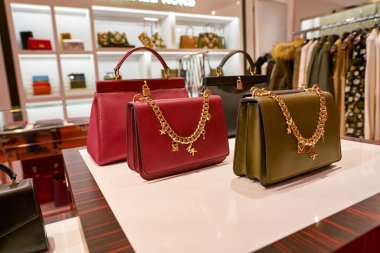 Rome, İtalya - Kasım, 2017 yaklaşık: hata bir ikinci amiral gemisi mağaza Rinascente Roma ekranda.