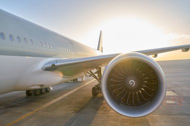 Uçak kanat motoru ile görünümünü