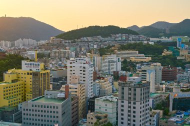 Busan, Güney Kore - Mayıs, 2017 yaklaşık: Busan Lotte Department Store üzerinden bir bakış. Eski Pusan bilinen Busan, Güney Kore'nin ikinci en çok kalabalık şehir Seul sonra olduğunu..